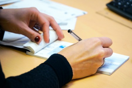 Banche: ecco il vademecum su libretti e assegni